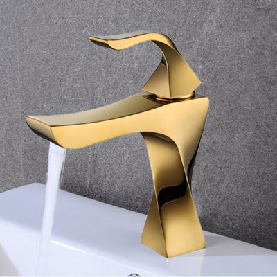 Twisted faucet in gold